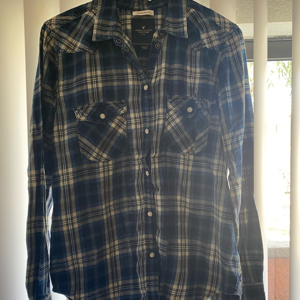 AEO Shirt Medium Pearl Button Boyfriend Fit
